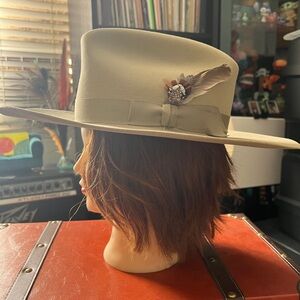 Vintage Stetson Cream Hat with Feather Detail